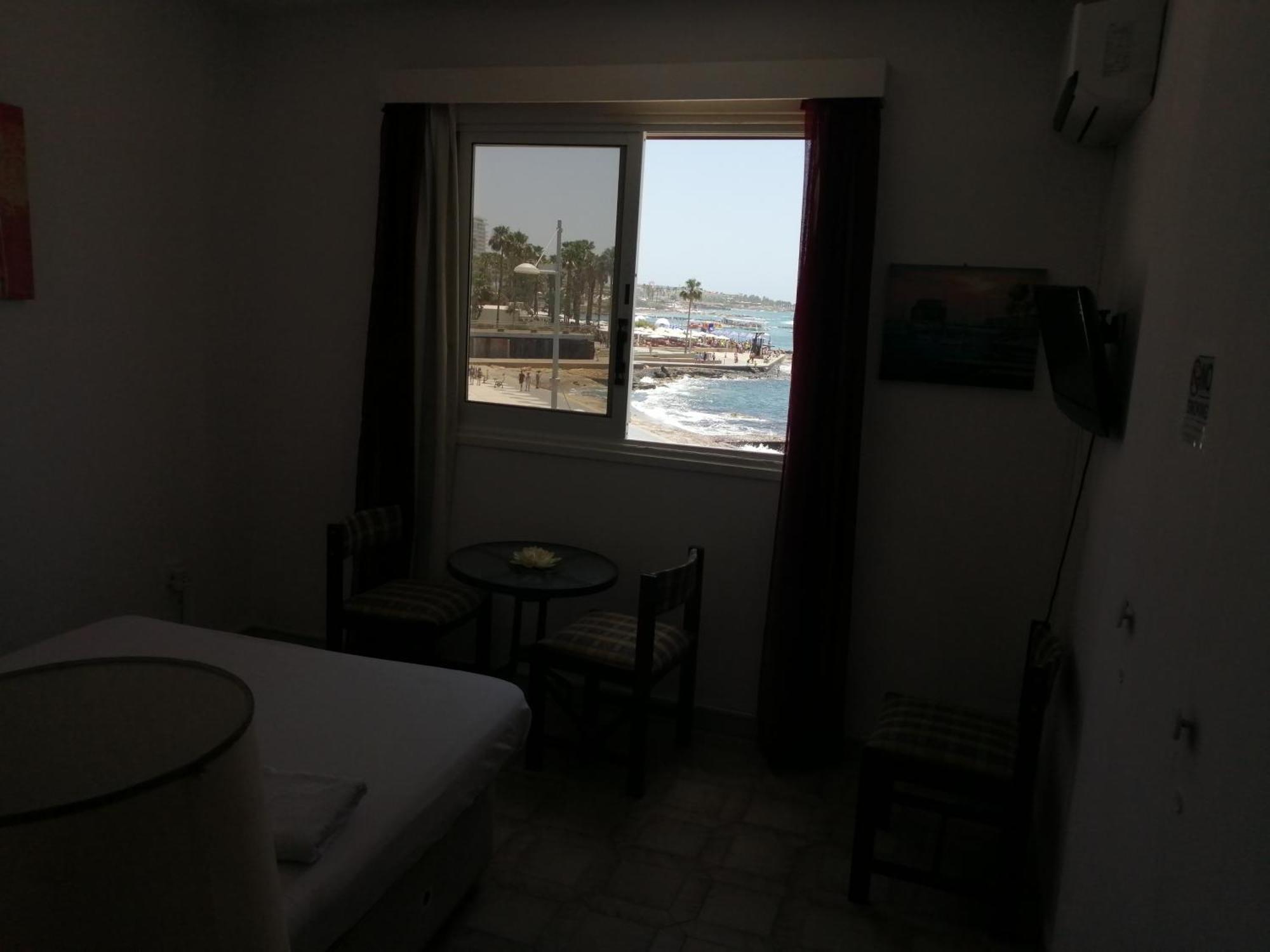 777 Beach Guesthouse Paphos Pokoj fotografie